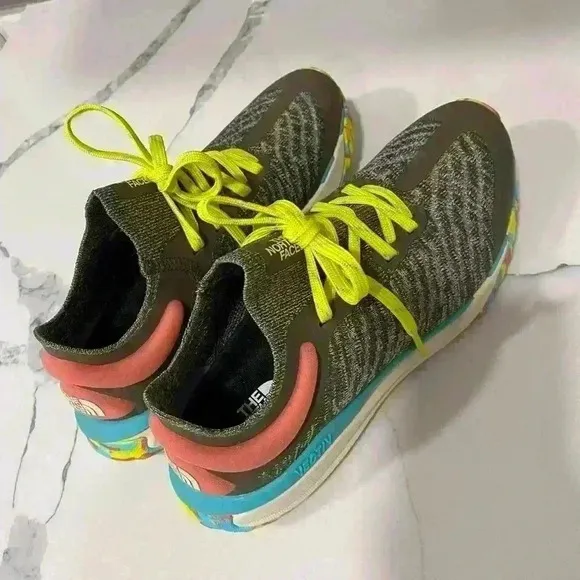 The North Face Women's VECTIV Escape Knit Trail Shoes Size 7