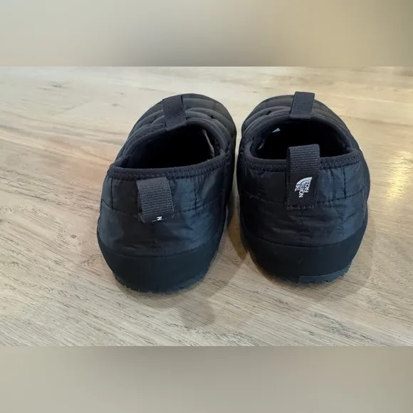 The North Face Youth THERMOBALL™ Traction Mules II slippers black size 4