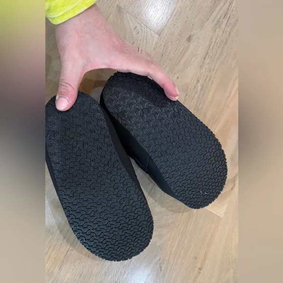The North Face Youth THERMOBALL™ Traction Mules II slippers black size 4