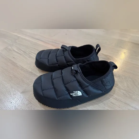 The North Face Youth THERMOBALL™ Traction Mules II slippers black size 4