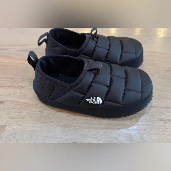 The North Face Youth THERMOBALL™ Traction Mules II slippers black size 4