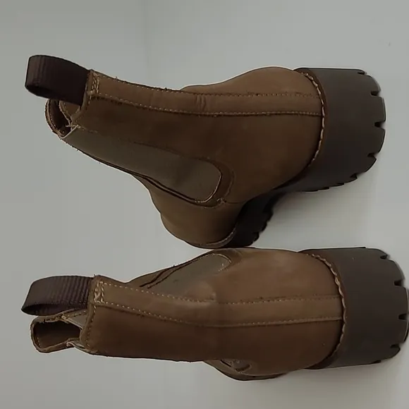 THURSDAY EVERYDAY BOOT COMPANY THE LEGEND IN COLOR SAFARI LUG CHELSEA BOOT 8 US