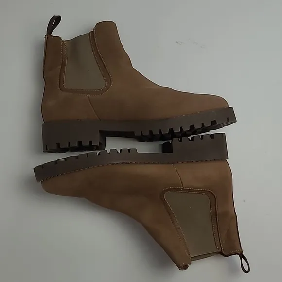 THURSDAY EVERYDAY BOOT COMPANY THE LEGEND IN COLOR SAFARI LUG CHELSEA BOOT 8 US