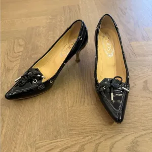 Tod's Black Patent Leather Kitten Heels with Bow