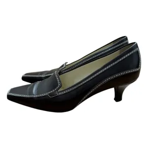 TOD’s Brown Leather Kitten Heels White Stitch Closed Toe Womens size 7.5