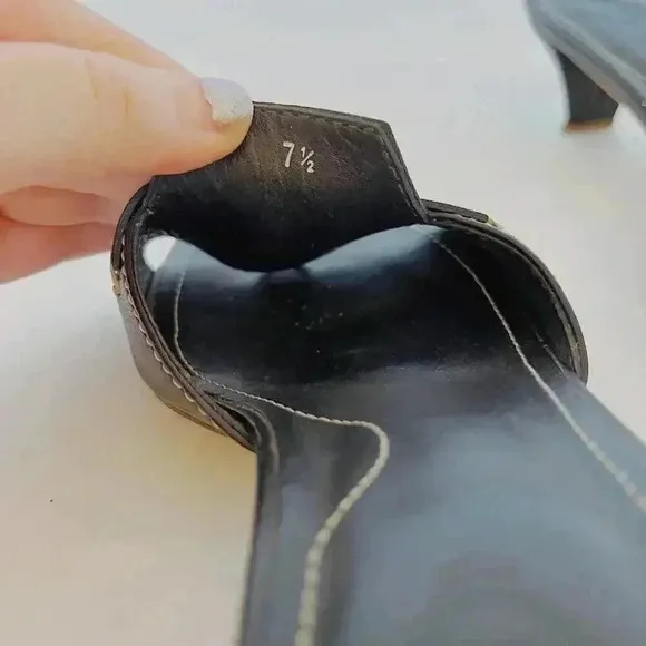 Tod's y2k Vintage Dark Brown Leather Kitten Heels Silver Ring Women's Size 7.5