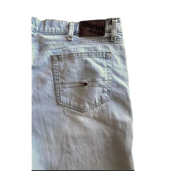 TOMMY HILFIGER SLIM  FIT LIGHT WASH JEAN Size 42x30  ***Item: 0417