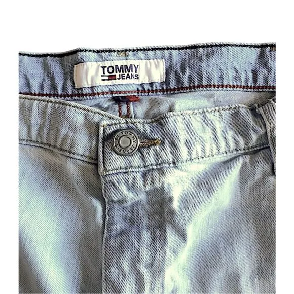 TOMMY HILFIGER SLIM  FIT LIGHT WASH JEAN Size 42x30  ***Item: 0417