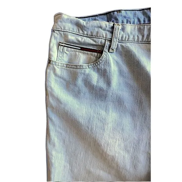 TOMMY HILFIGER SLIM  FIT LIGHT WASH JEAN Size 42x30  ***Item: 0417