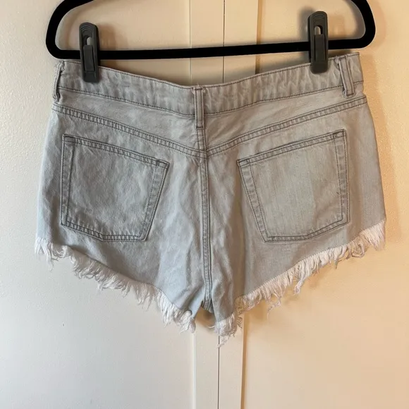 Topshop Kiri Denim Women’s NWT Jean Shorts‎ Light Wash Frayed Size US 12