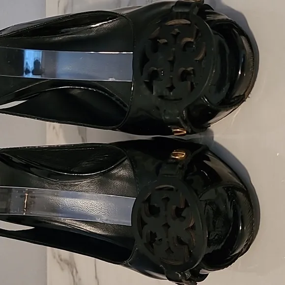 Tory Burch Black Patent Leather Peep Toe Slingback Heels Women's 8.5 Gold Accent