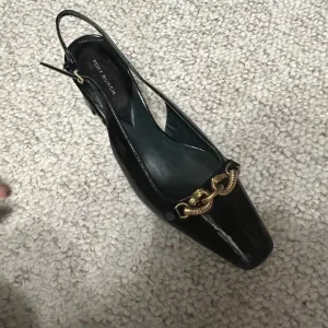 Tory Burch Jessa Slingback Black Heels with Gold Chain Detail, 9