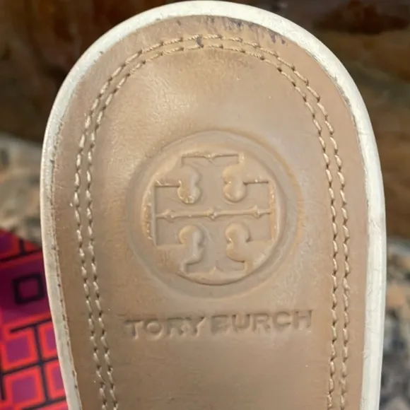 Tory Burch Penelope 90MM Mule. Calf Leather. Color:  Dluce de Leche