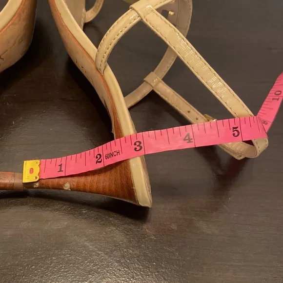 Tory Burch Saffiano Tan T Strap Leather Kitten Heels Size 7 1/2