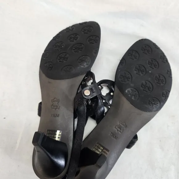 Tory Burch Women's 7.5 Holly 2 Black Leather Silver Emblem kitten Heels Sandals