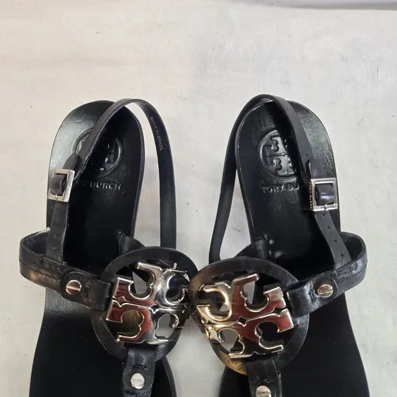 Tory Burch Women's 7.5 Holly 2 Black Leather Silver Emblem kitten Heels Sandals