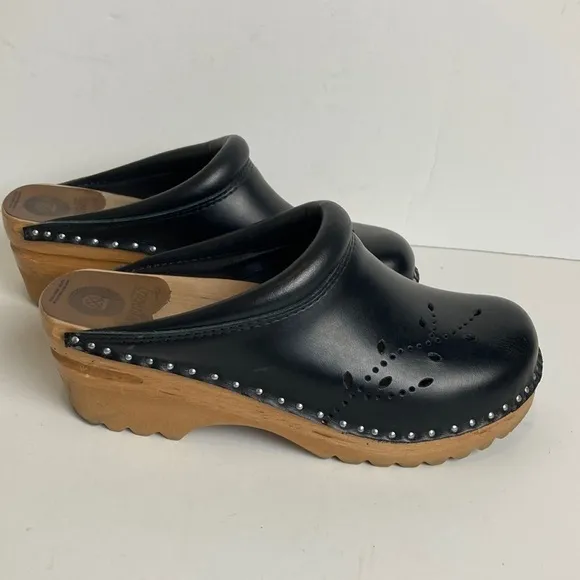 Troentorps Leaf Punch Clogs in Black Size 36 US 5 -5.5 Gorp Casual Granola Girl