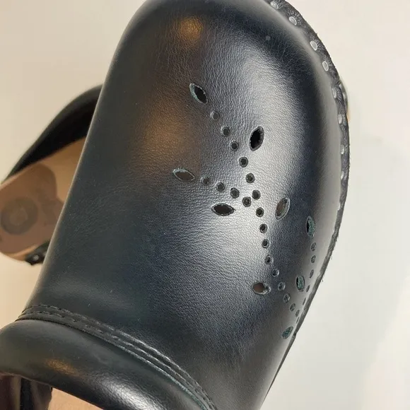 Troentorps Leaf Punch Clogs in Black Size 36 US 5 -5.5 Gorp Casual Granola Girl