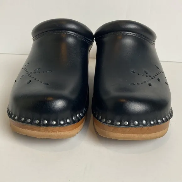 Troentorps Leaf Punch Clogs in Black Size 36 US 5 -5.5 Gorp Casual Granola Girl