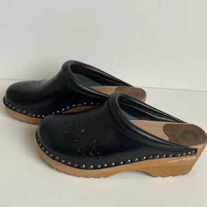 Troentorps Leaf Punch Clogs in Black Size 36 US 5 -5.5 Gorp Casual Granola Girl