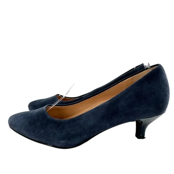 Trotters womens heels  size 6 N navy blue suede kitten heel old money