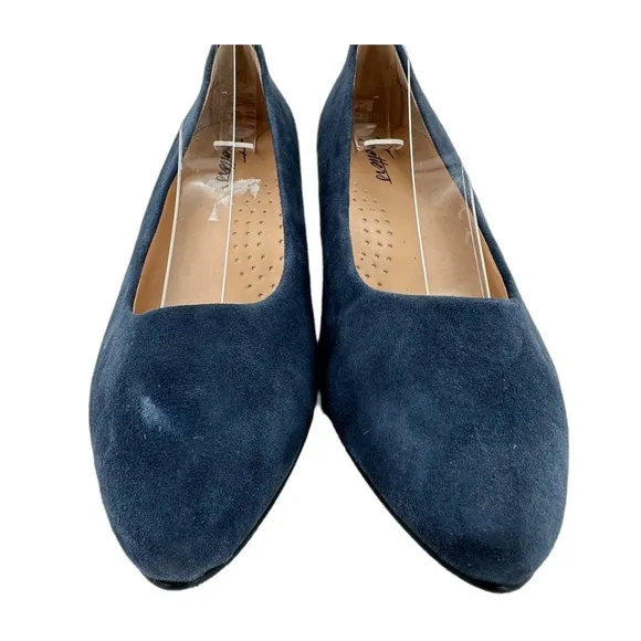 Trotters womens heels  size 6 N navy blue suede kitten heel old money