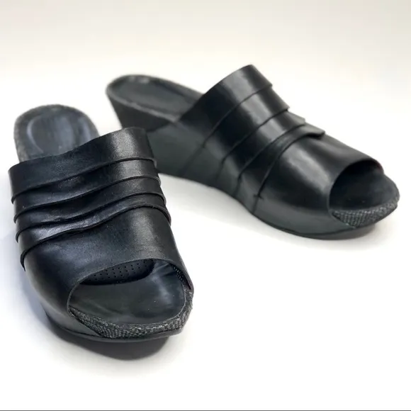Tsubo Elger black peep toe platform wedge mules leather fabric size 10