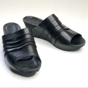 Tsubo Elger black peep toe platform wedge mules leather fabric size 10