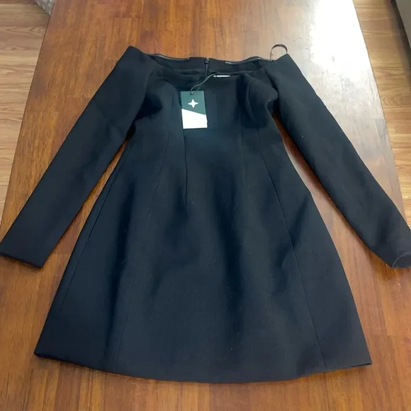 Tuckernuck ladies Black Blakely Dress. NWT. Size 0. Off the shoulder fit &amp; Flare
