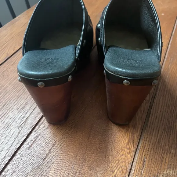 UGG Abbie Leather Wooden Platform Clogs 9