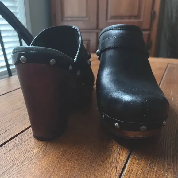 UGG Abbie Leather Wooden Platform Clogs 9