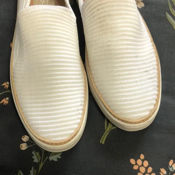 UGG Alameda Sammy Woven Slip On Everyday Shoe in White and Tan