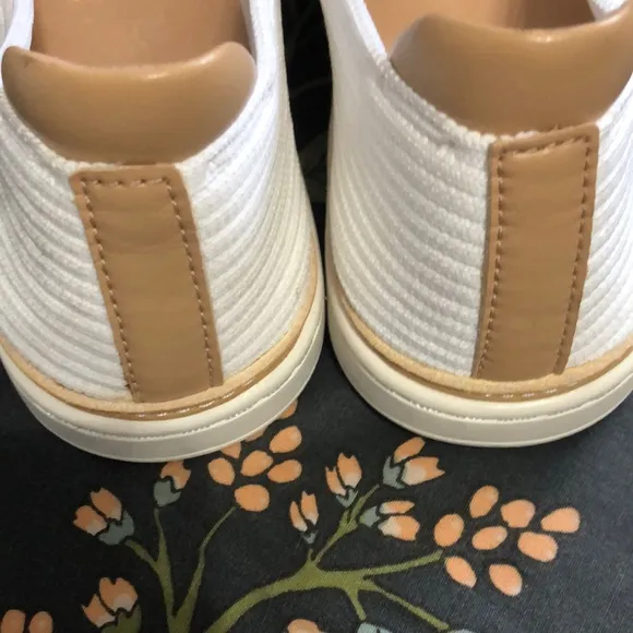 UGG Alameda Sammy Woven Slip On Everyday Shoe in White and Tan