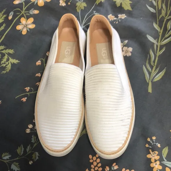 UGG Alameda Sammy Woven Slip On Everyday Shoe in White and Tan