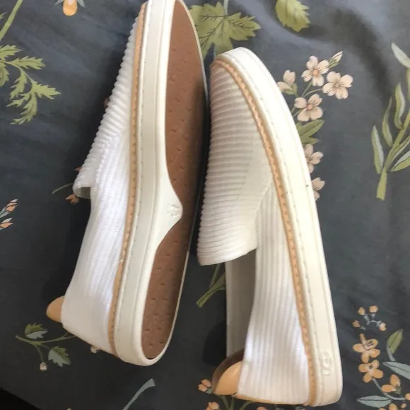 UGG Alameda Sammy Woven Slip On Everyday Shoe in White and Tan
