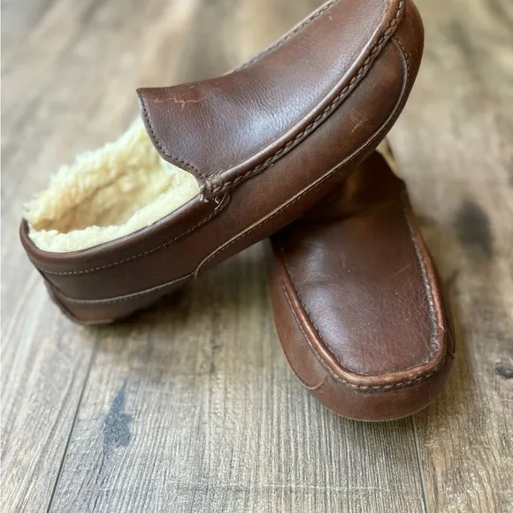 UGG Ascot Leather Slip On Loafer Slippers Sherpa Lined Brown Men's Size 9