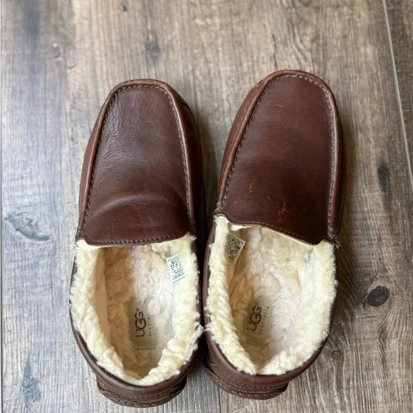 UGG Ascot Leather Slip On Loafer Slippers Sherpa Lined Brown Men's Size 9