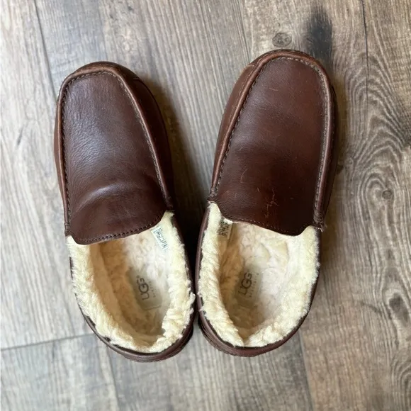 UGG Ascot Leather Slip On Loafer Slippers Sherpa Lined Brown Men's Size 9