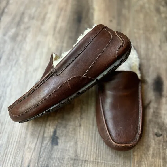 UGG Ascot Leather Slip On Loafer Slippers Sherpa Lined Brown Men's Size 9