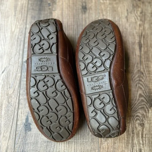 UGG Ascot Leather Slip On Loafer Slippers Sherpa Lined Brown Men's Size 9