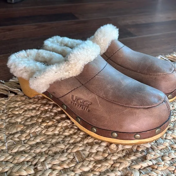 Ugg Australia Sz 6 Women's Kalie Brown Leather Stud Sheepskin Clogs