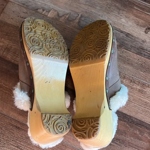 Ugg Australia Sz 6 Women's Kalie Brown Leather Stud Sheepskin Clogs