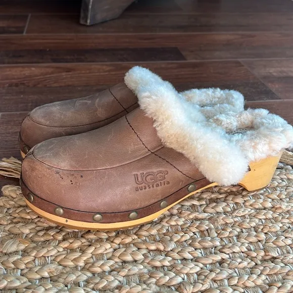 Ugg Australia Sz 6 Women's Kalie Brown Leather Stud Sheepskin Clogs
