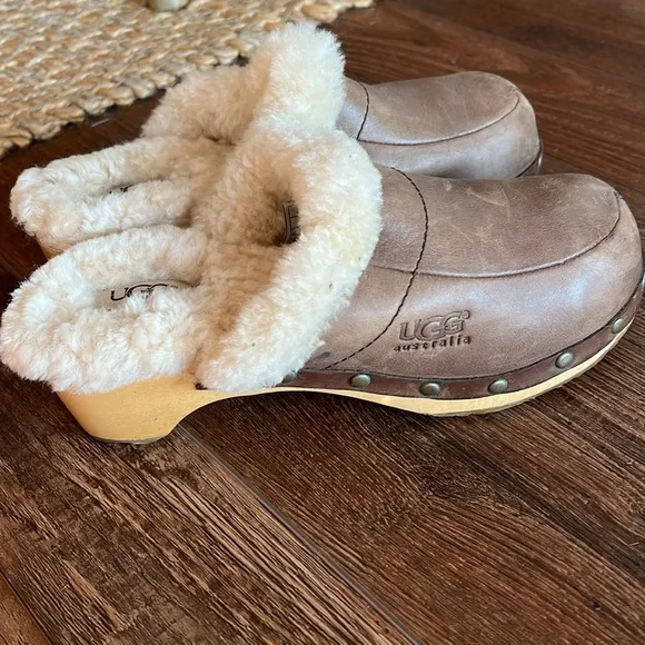Ugg Australia Sz 6 Women's Kalie Brown Leather Stud Sheepskin Clogs