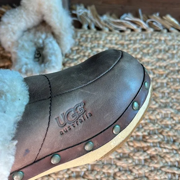 Ugg Australia Sz 6 Women's Kalie Brown Leather Stud Sheepskin Clogs