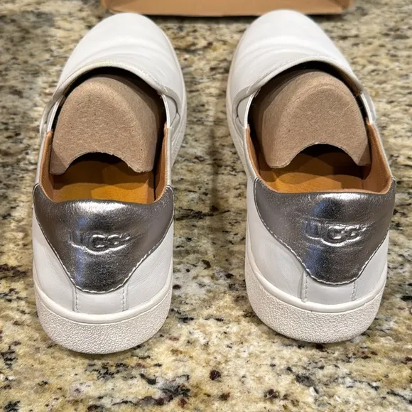 UGG  Cas Leather Slip On Sneakers White &amp; Silver