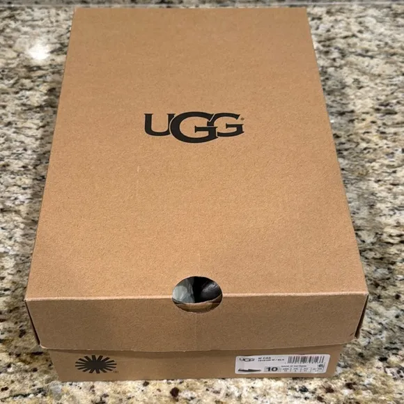 UGG  Cas Leather Slip On Sneakers White &amp; Silver