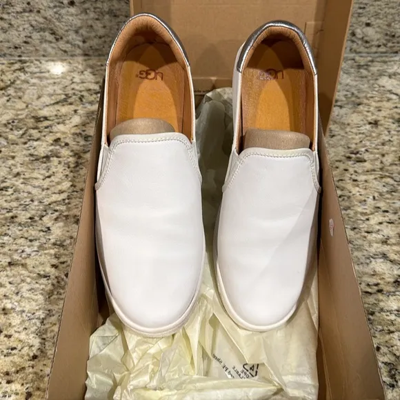UGG  Cas Leather Slip On Sneakers White &amp; Silver