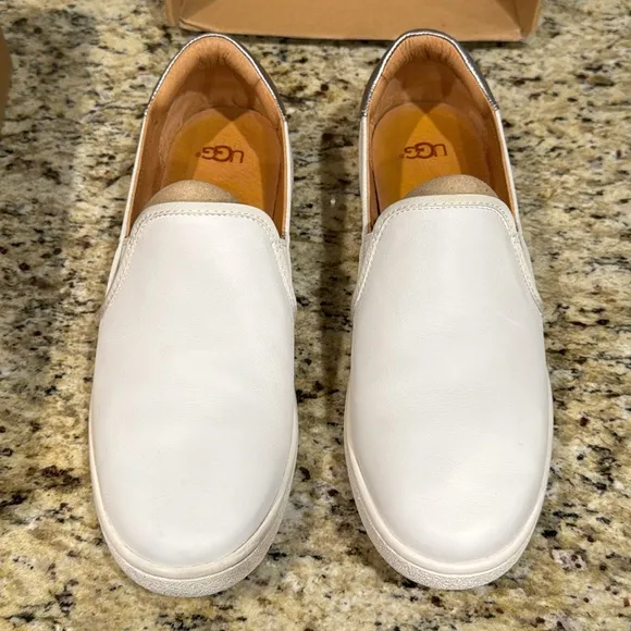 UGG  Cas Leather Slip On Sneakers White &amp; Silver