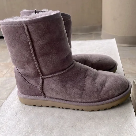 UGG CLASSIC MINI II LAVENDER BOOT US 5